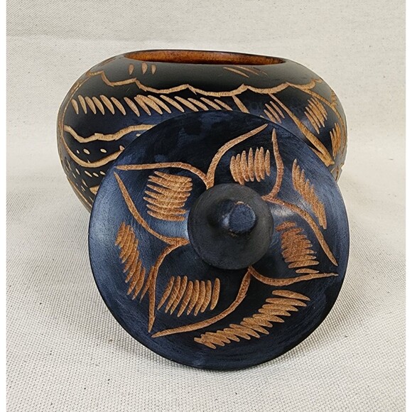 Vintage SE Asian Hand-Carved Black & Natural Wood Lidded Bowl (1950s–1980s) - Picture 4 of 10